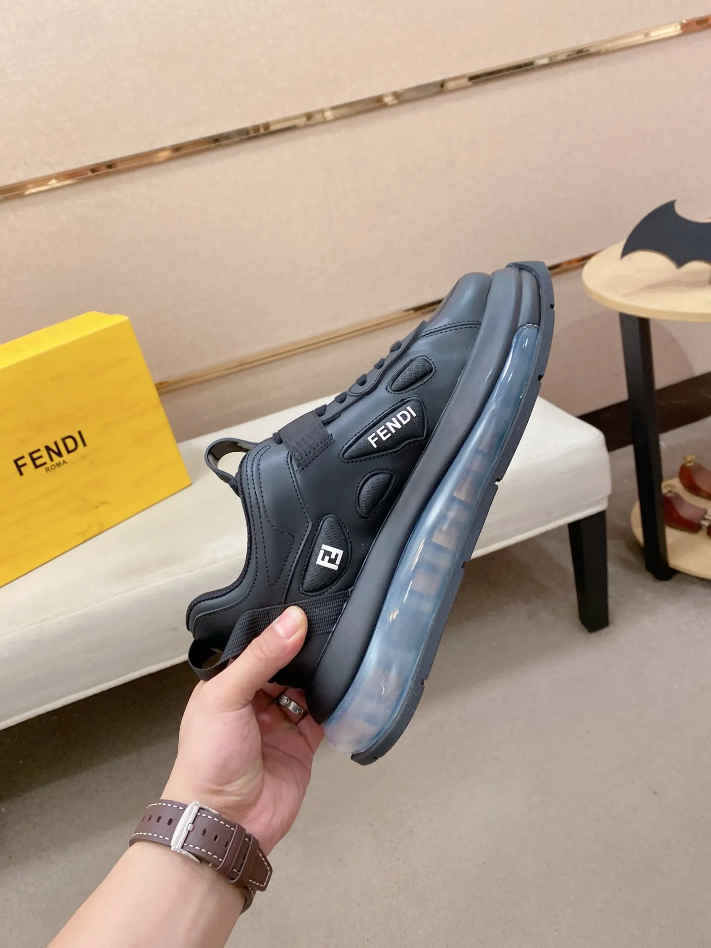 Men's shoes 💰 640💰 FENDI new model (Fendi) official website 1:1 copy 👊🏻Upper 🇮🇹Imported cowhide 🇩🇪Inside imported breathable mesh lining. The original outsole is molded to reflect the identity of every man, and the upper foot is elegant and stable🚶🏻🚶🏻The high-end custom counter original replica📯The shoe last remains unchanged regardless of wind and rain, and can withstand the verification of time🔍️,🔵 Size: 39-45. Can be customized 38-46 non-refundable and non-exchangeable!